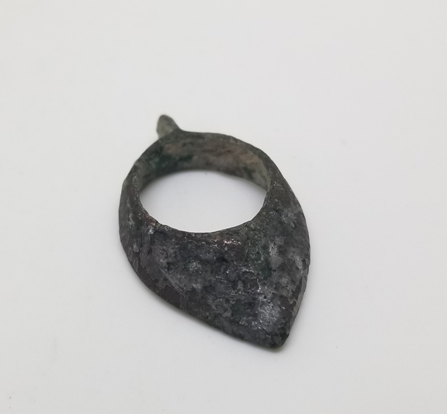 ÜZERİ KABARTMA İŞÇİLİKLİ OSMANLI DÖNEMİ ÇOCUK OKÇU YÜZÜĞÜ - ZİHGİR