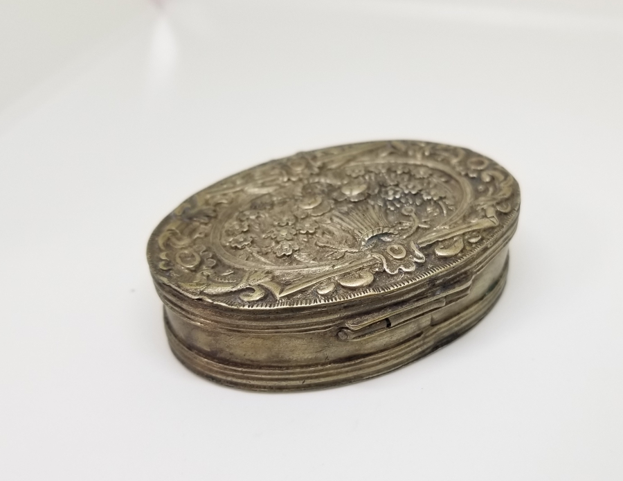 ERMENİCE YAZILI VE USTA DAMGALI OSMANLI DÖNEMİ GÜMÜŞ ENFİYE KUTUSU