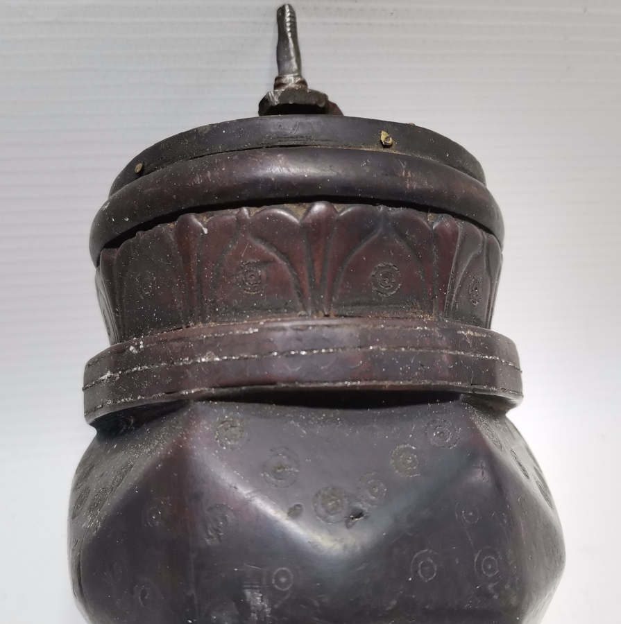 ÜZERİ İŞLEMELİ NADİR FORMDA OSMANLI DÖNEMİ AHŞAP KAHVE DEĞİRMENİ