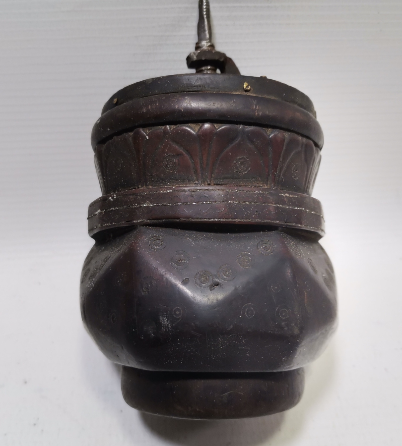 ÜZERİ İŞLEMELİ NADİR FORMDA OSMANLI DÖNEMİ AHŞAP KAHVE DEĞİRMENİ