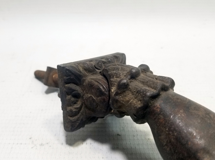 OSMANLI DÖNEMİ BÜYÜK BOY LEVANTEN HANIMELİ FORMLU KAPI TOKMAĞI