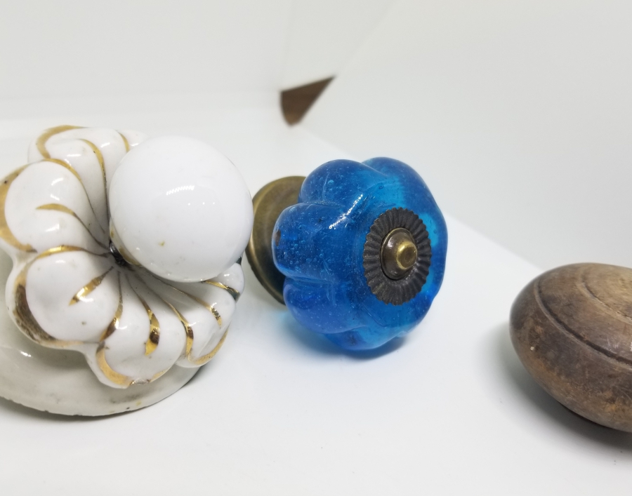 AHŞAP, CAM VE PORSELEN 4 ADET OSMANLI DÖNEMİ ÇEKMECE KULBU