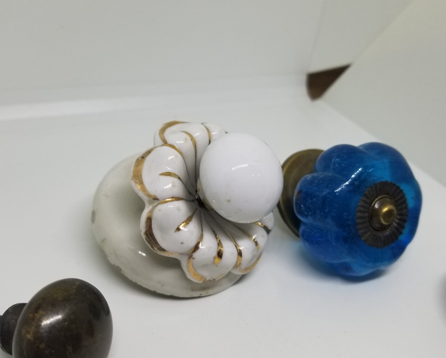 AHŞAP, CAM VE PORSELEN 4 ADET OSMANLI DÖNEMİ ÇEKMECE KULBU