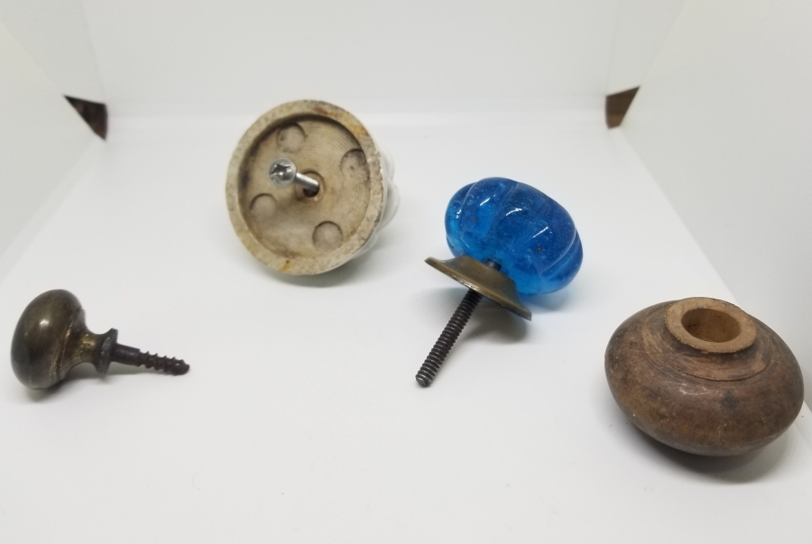 AHŞAP, CAM VE PORSELEN 4 ADET OSMANLI DÖNEMİ ÇEKMECE KULBU