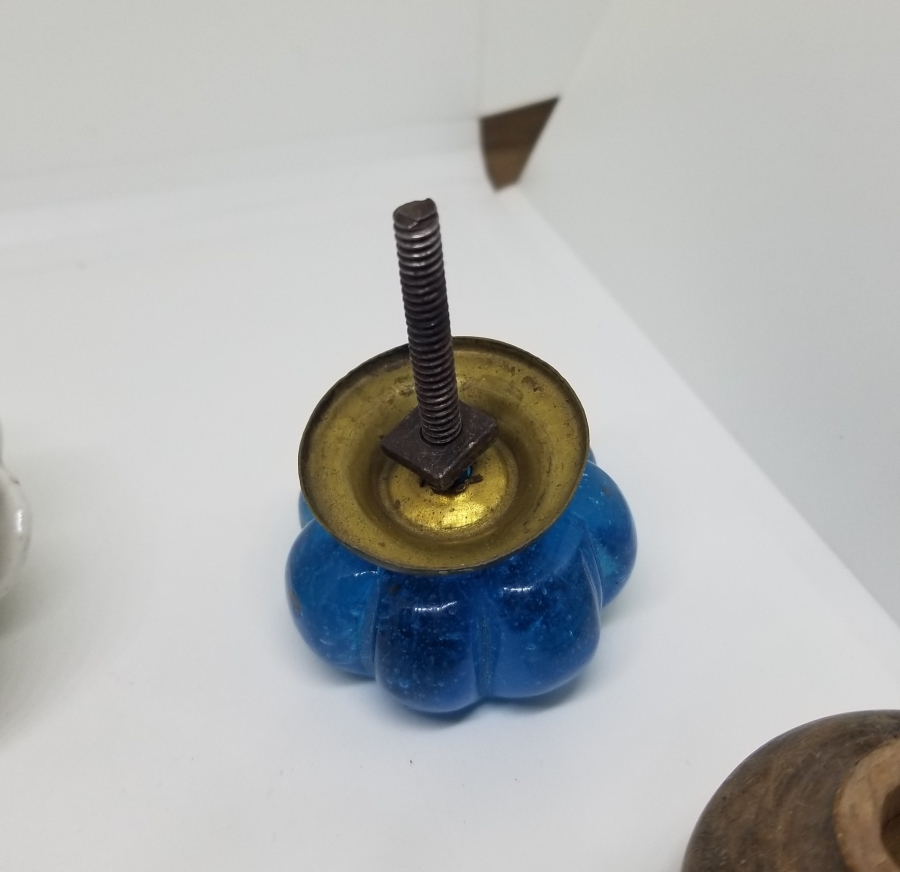 AHŞAP, CAM VE PORSELEN 4 ADET OSMANLI DÖNEMİ ÇEKMECE KULBU