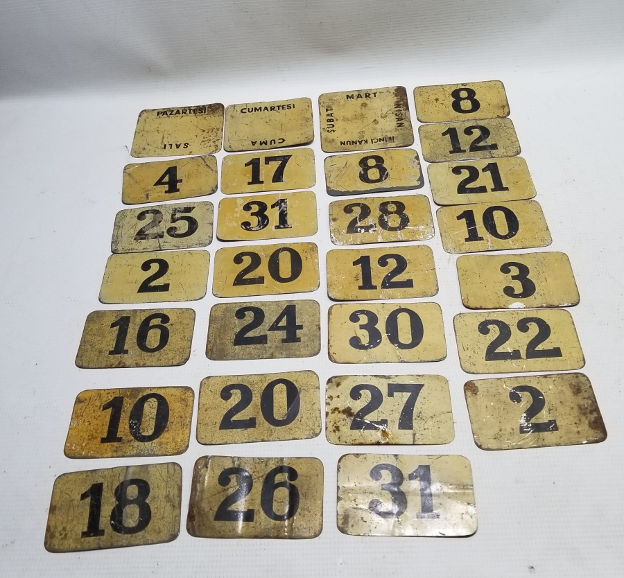 CUMUHRİYET BAŞLARI METAL TAKVİM YAPRAKLARI.