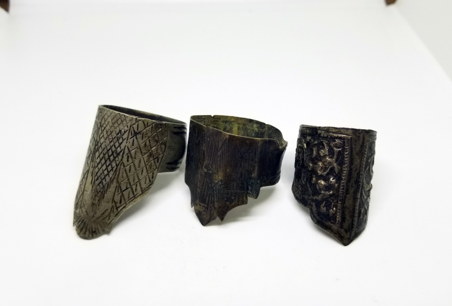 ÜZERLERİ KABARTMA İŞÇİLİKLİ OSMANLI DÖNEMİ 3 ADET TÜFEK BİLEZİĞİ