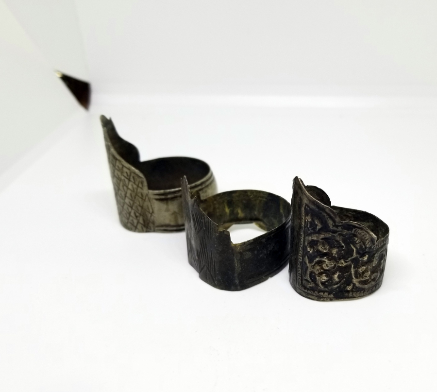 ÜZERLERİ KABARTMA İŞÇİLİKLİ OSMANLI DÖNEMİ 3 ADET TÜFEK BİLEZİĞİ