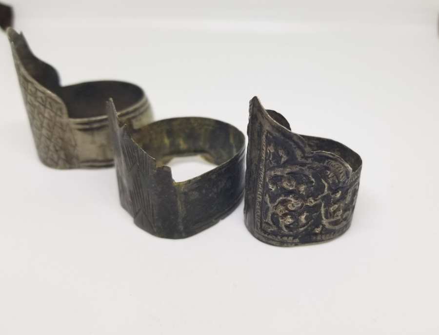 ÜZERLERİ KABARTMA İŞÇİLİKLİ OSMANLI DÖNEMİ 3 ADET TÜFEK BİLEZİĞİ