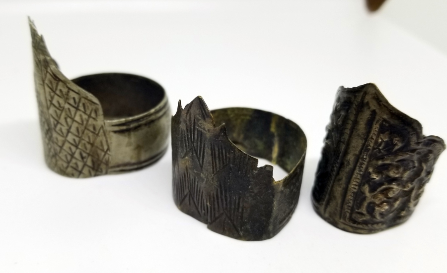 ÜZERLERİ KABARTMA İŞÇİLİKLİ OSMANLI DÖNEMİ 3 ADET TÜFEK BİLEZİĞİ