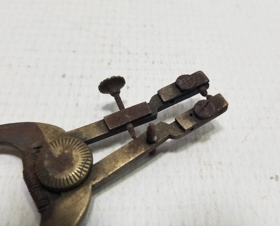 ÜZERİ AY YILDIZLI NADİR TİPTE OSMANLI DÖNEMİ SAATÇİ KUMPASI