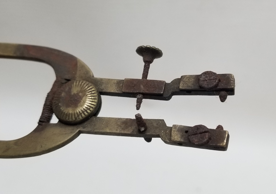 ÜZERİ AY YILDIZLI NADİR TİPTE OSMANLI DÖNEMİ SAATÇİ KUMPASI