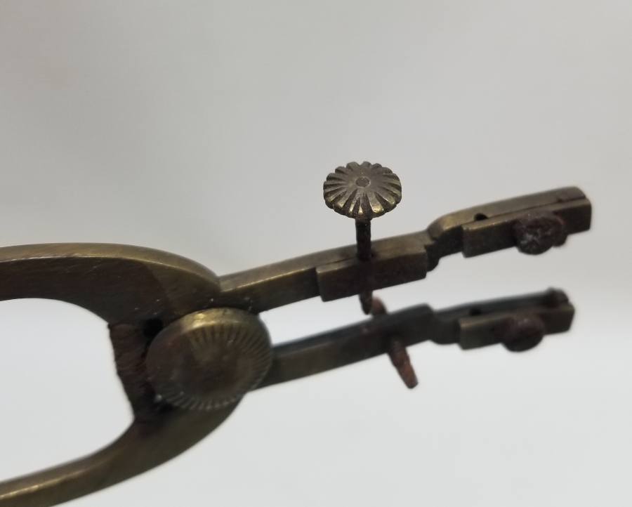 ÜZERİ AY YILDIZLI NADİR TİPTE OSMANLI DÖNEMİ SAATÇİ KUMPASI