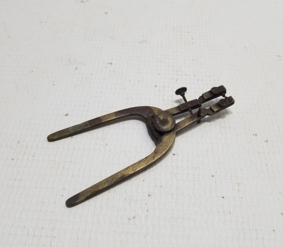 ÜZERİ AY YILDIZLI NADİR TİPTE OSMANLI DÖNEMİ SAATÇİ KUMPASI