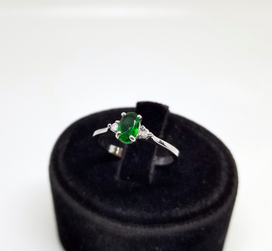 ÜZERİ ZÜMRÜT VE PIRLANTA TAŞLI YÜZÜK