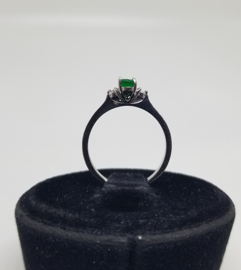 ÜZERİ ZÜMRÜT VE PIRLANTA TAŞLI YÜZÜK