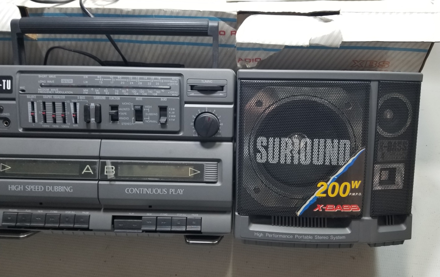 ORİJİNAL KUTUSUNDA ANTİKA KASETÇALAR RADYO