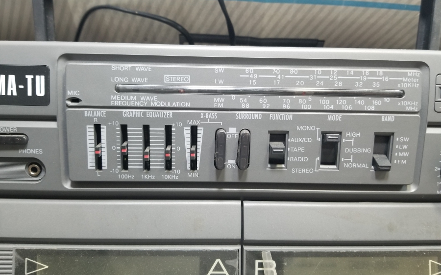 ORİJİNAL KUTUSUNDA ANTİKA KASETÇALAR RADYO