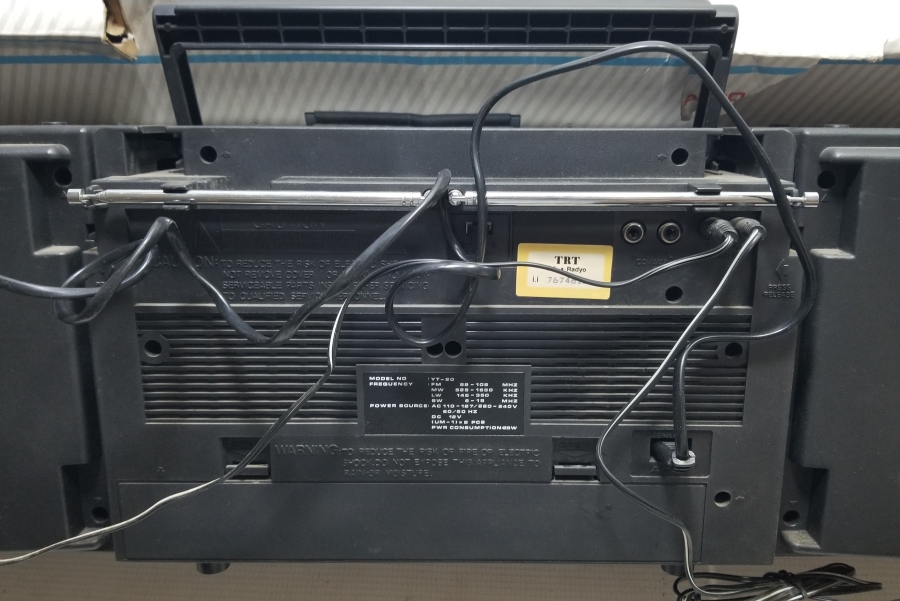 ORİJİNAL KUTUSUNDA ANTİKA KASETÇALAR RADYO