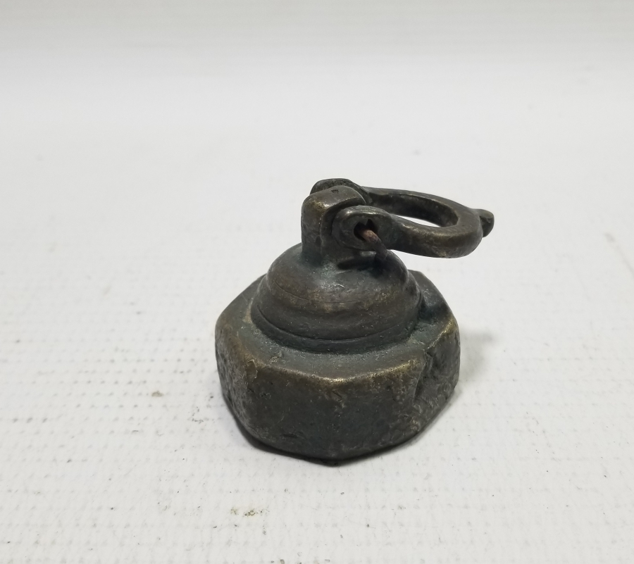 ÜZERİ DAMGALI NADİR FORMDA TUTMAÇLI DİRHEM