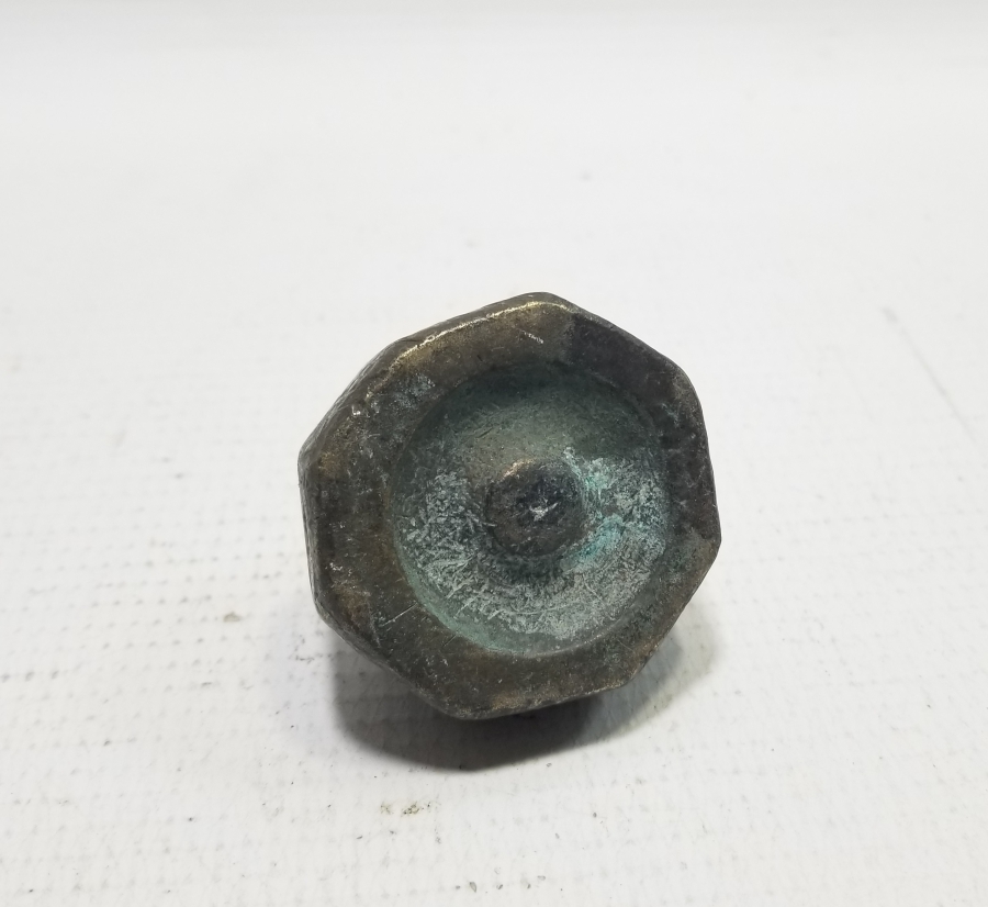 ÜZERİ DAMGALI NADİR FORMDA TUTMAÇLI DİRHEM