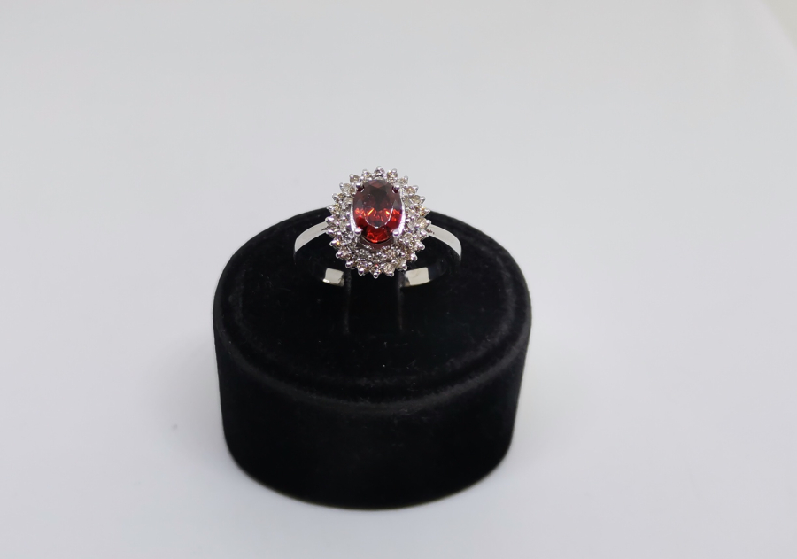 GARNET VE PIRLANTA TAŞLI FRANSIZ MEKİK MODELİ YÜZÜK