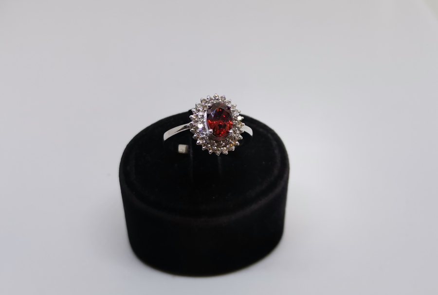 GARNET VE PIRLANTA TAŞLI FRANSIZ MEKİK MODELİ YÜZÜK