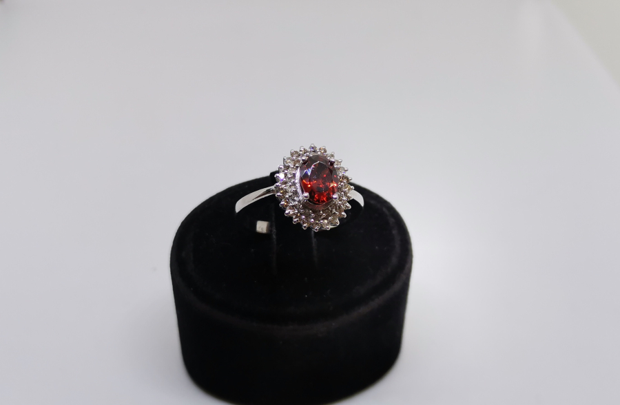 GARNET VE PIRLANTA TAŞLI FRANSIZ MEKİK MODELİ YÜZÜK