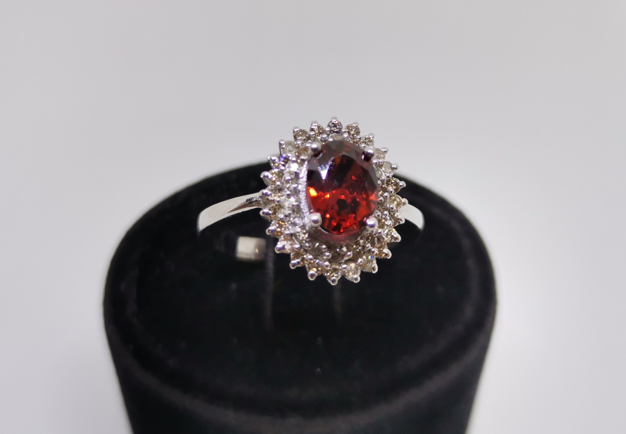 GARNET VE PIRLANTA TAŞLI FRANSIZ MEKİK MODELİ YÜZÜK