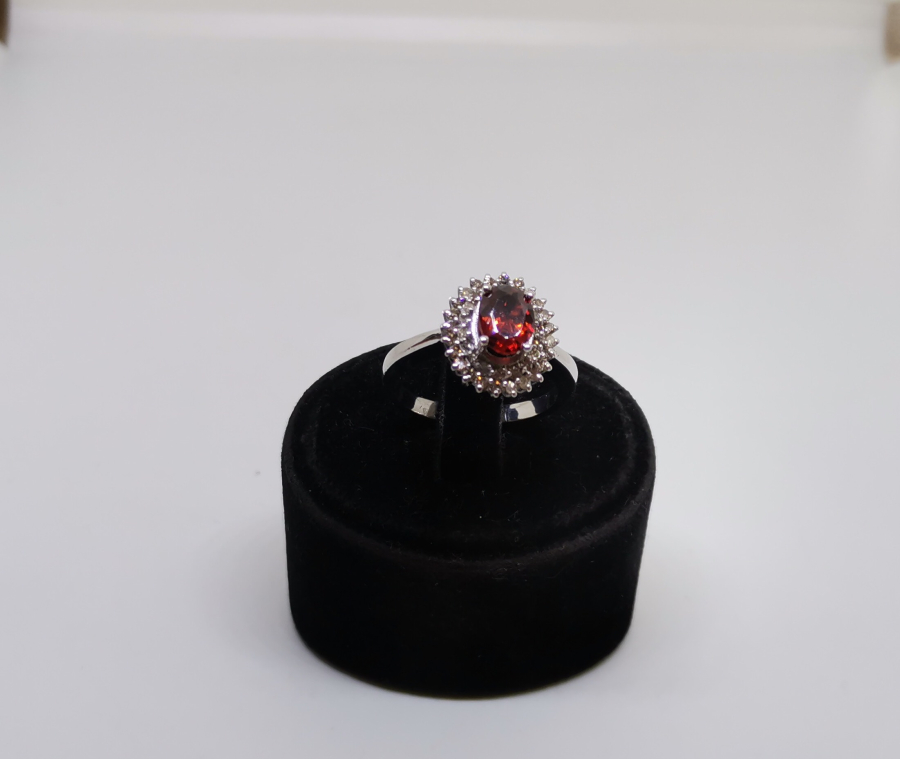 GARNET VE PIRLANTA TAŞLI FRANSIZ MEKİK MODELİ YÜZÜK