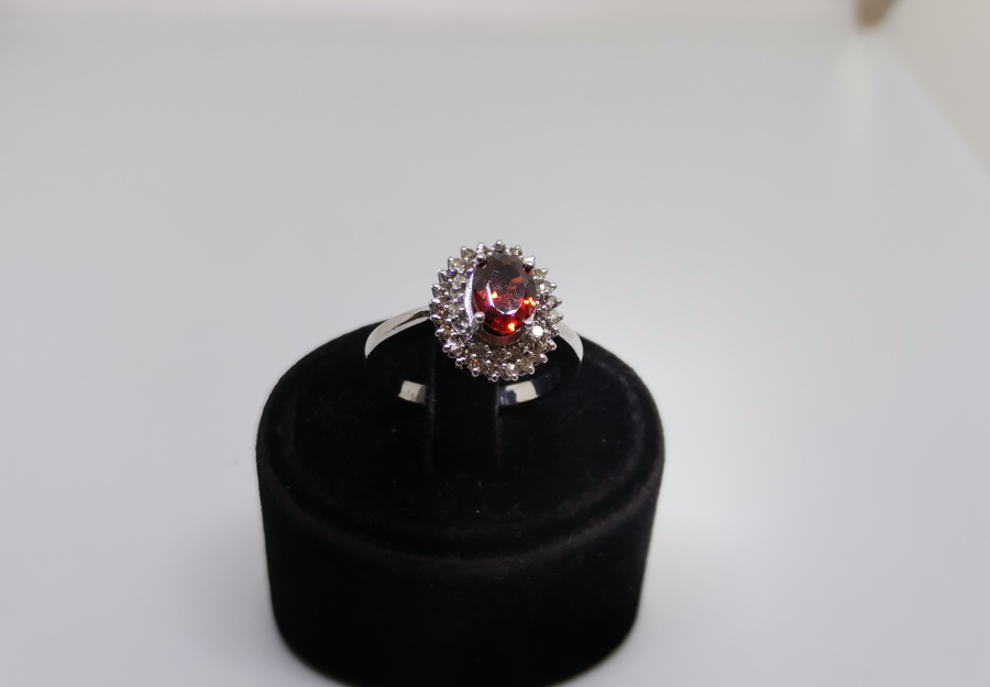 GARNET VE PIRLANTA TAŞLI FRANSIZ MEKİK MODELİ YÜZÜK