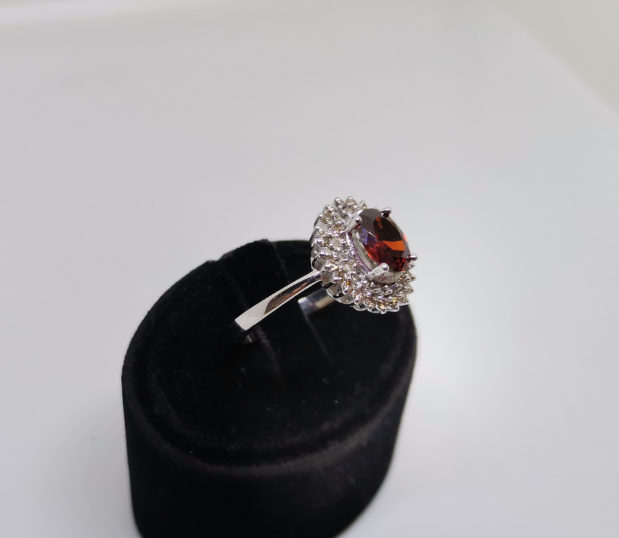 GARNET VE PIRLANTA TAŞLI FRANSIZ MEKİK MODELİ YÜZÜK