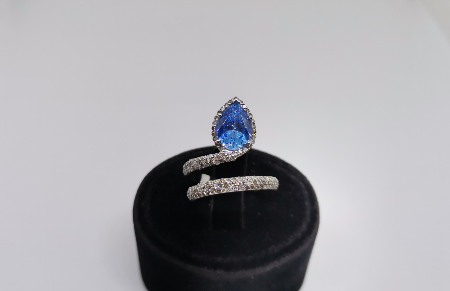 AQUAMARİN VE PIRLANTA TAŞLI YILAN BAŞI MODELİ YÜZÜK