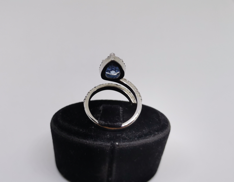 AQUAMARİN VE PIRLANTA TAŞLI YILAN BAŞI MODELİ YÜZÜK