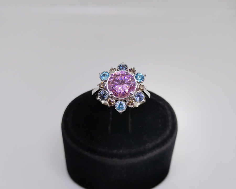 PIRLANTA VE RENKLİ TAŞLI YILDIZ MODELİ YÜZÜK