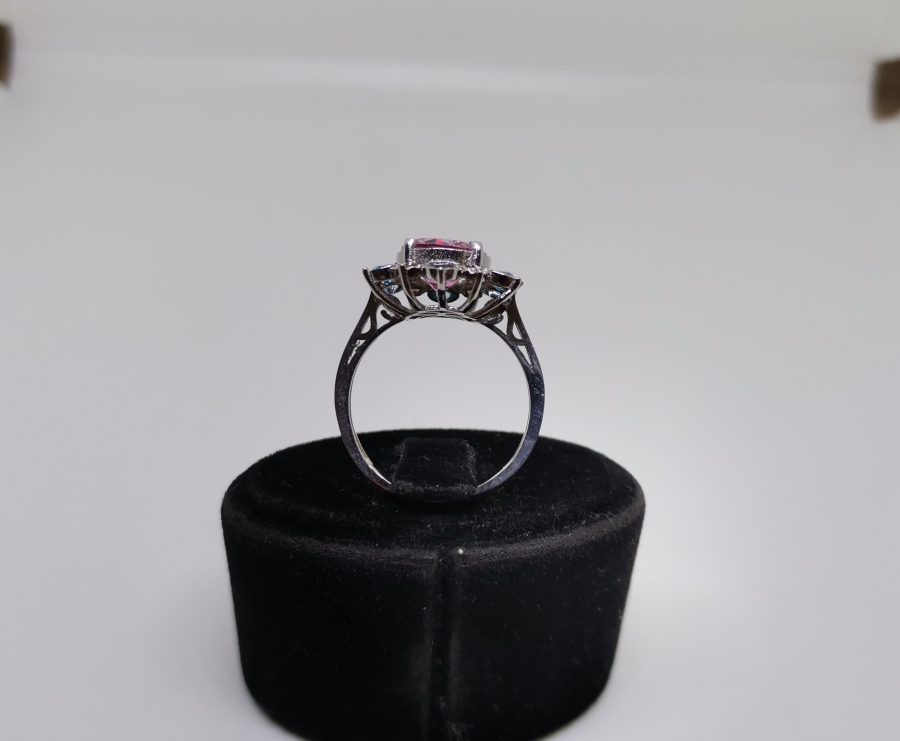 PIRLANTA VE RENKLİ TAŞLI YILDIZ MODELİ YÜZÜK