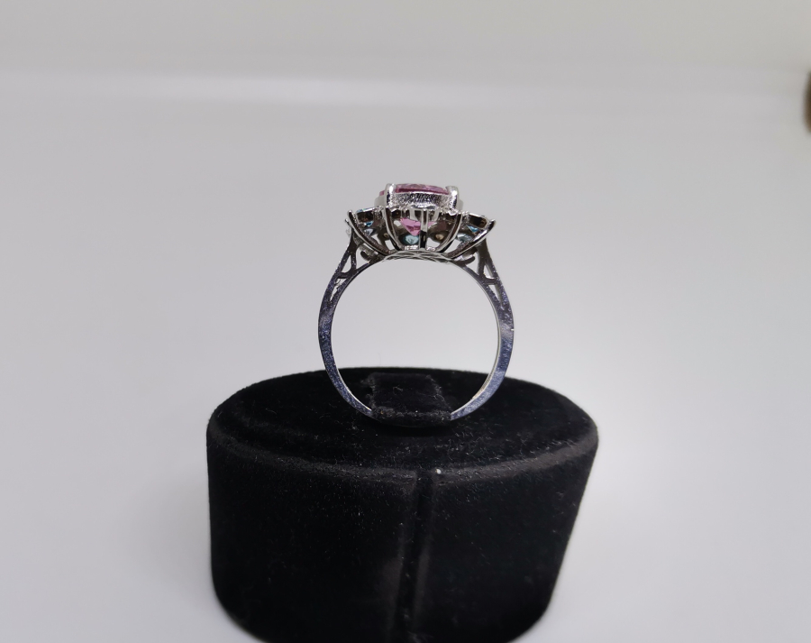 PIRLANTA VE RENKLİ TAŞLI YILDIZ MODELİ YÜZÜK