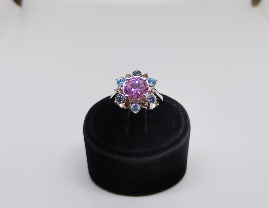 PIRLANTA VE RENKLİ TAŞLI YILDIZ MODELİ YÜZÜK