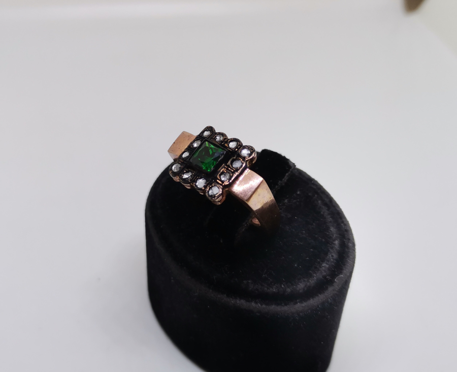 ZÜMRÜT VE ELMAS TAŞLI KARE MODEL YÜZÜK