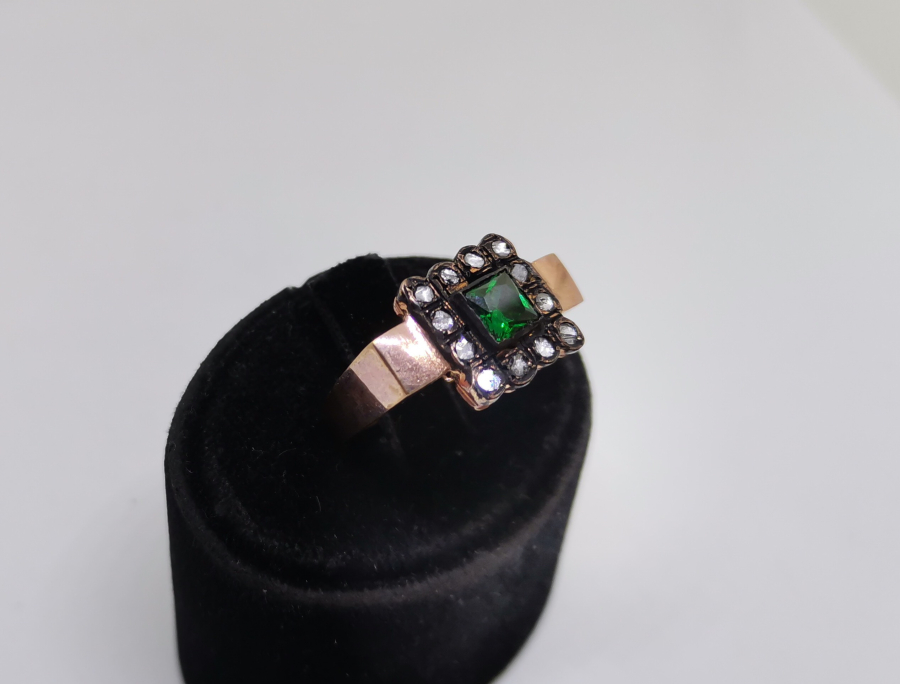 ZÜMRÜT VE ELMAS TAŞLI KARE MODEL YÜZÜK