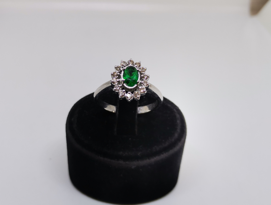 ZÜMRÜT VE PIRLANTA TAŞLI FRANSIZ MEKİK MODELİ YÜZÜK