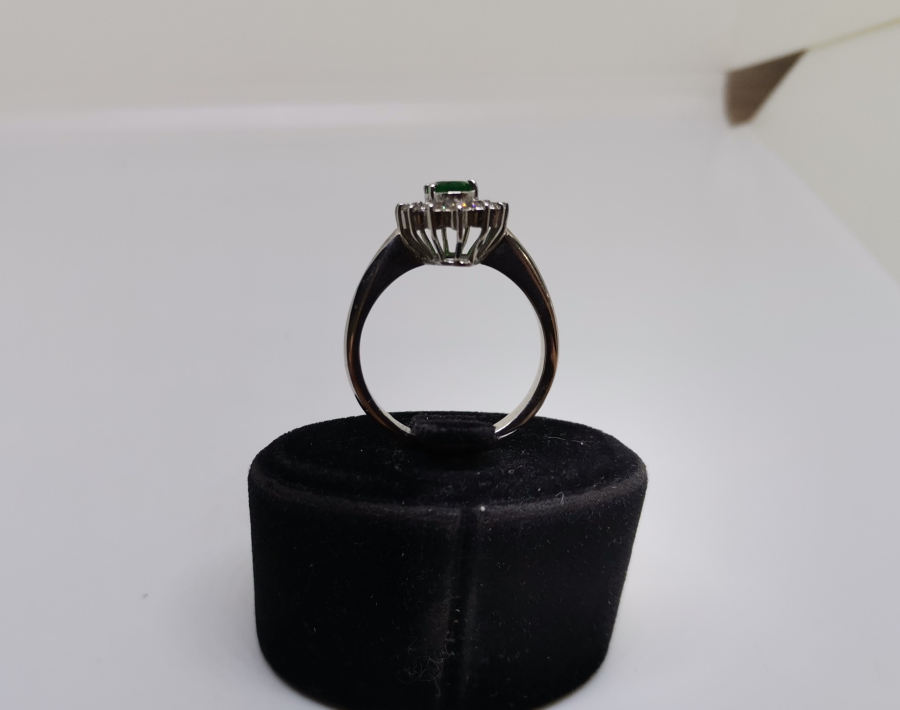 ZÜMRÜT VE PIRLANTA TAŞLI FRANSIZ MEKİK MODELİ YÜZÜK