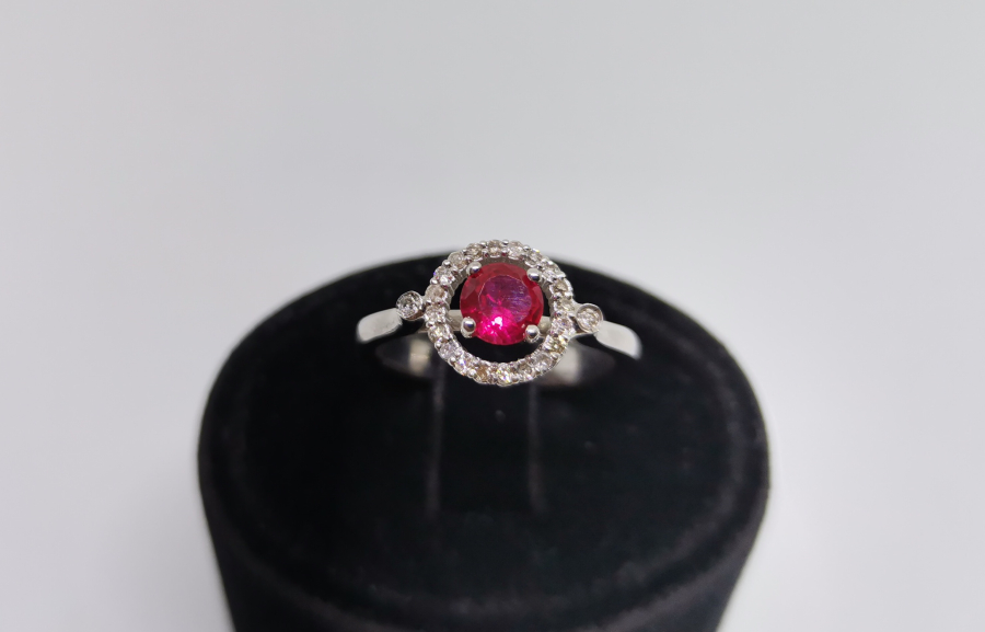 YAKUT VE PILANTA TAŞLI HALKA MODELİ YÜZÜK