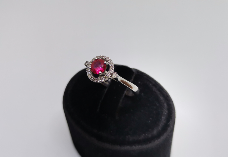 YAKUT VE PILANTA TAŞLI HALKA MODELİ YÜZÜK