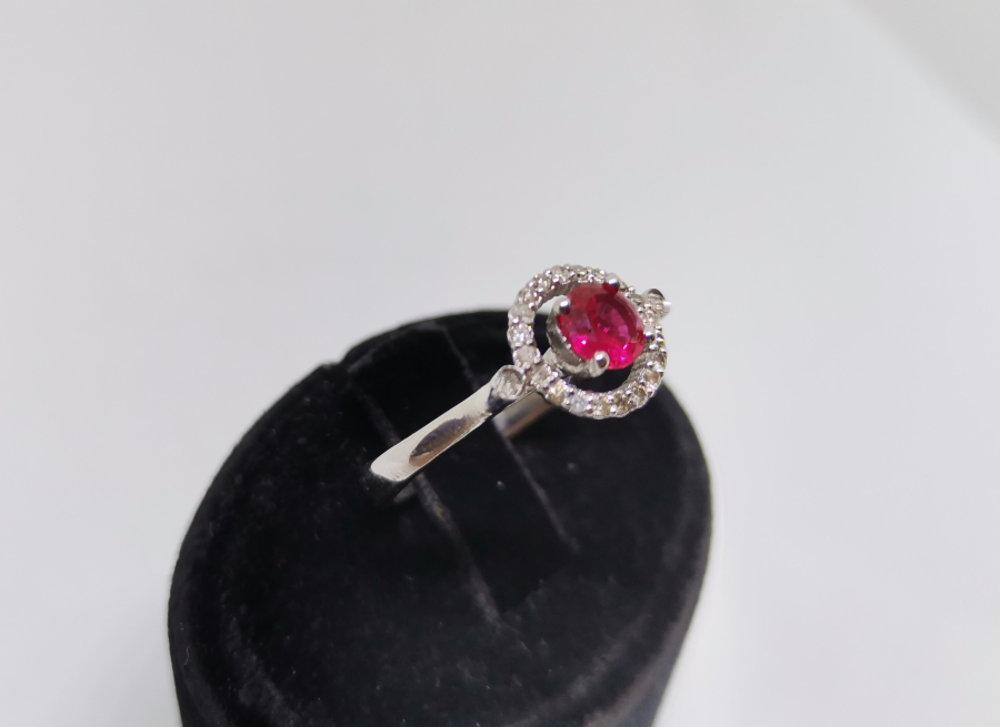 YAKUT VE PILANTA TAŞLI HALKA MODELİ YÜZÜK