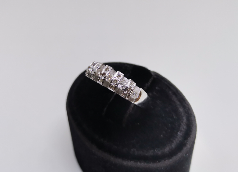 ARALIK YEDİ TAŞ MODEL PIRLANTA YÜZÜK