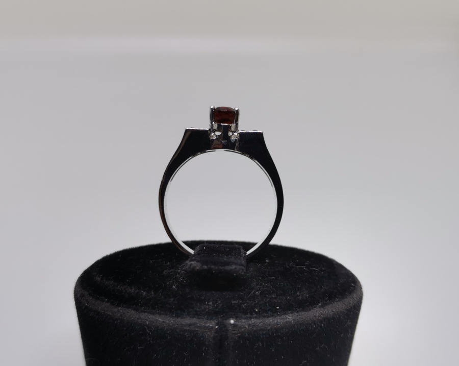 PIRLANTA VE GARNET TAŞLI ÇİFT TEKTAŞ MODELİ YÜZÜK