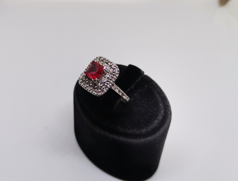 PIRLANTA VE YAKUT TAŞLI TAM TUR KARE MODELİ YÜZÜK