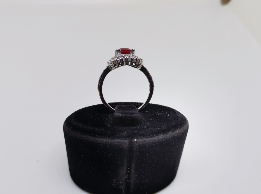 PIRLANTA VE YAKUT TAŞLI TAM TUR KARE MODELİ YÜZÜK