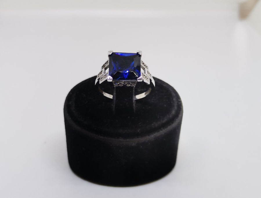 SAFİR VE PIRLANTA TAŞLI FLEMENK MODEL YÜZÜK